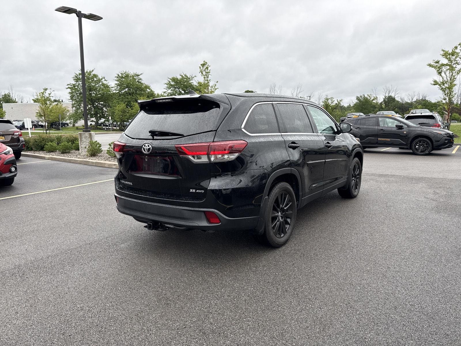 Used 2019 Midnight Black Metallic Toyota SE image 4