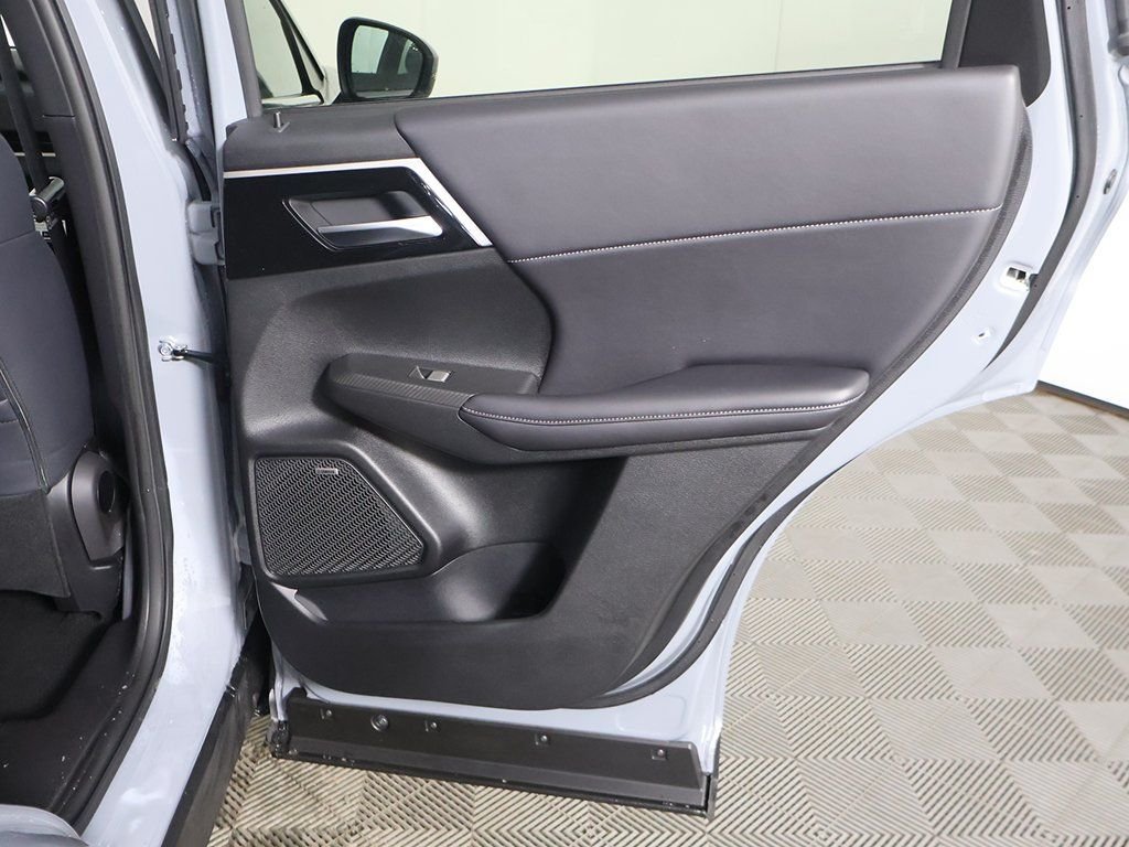 New 2026 Gray Mitsubishi SE image 28
