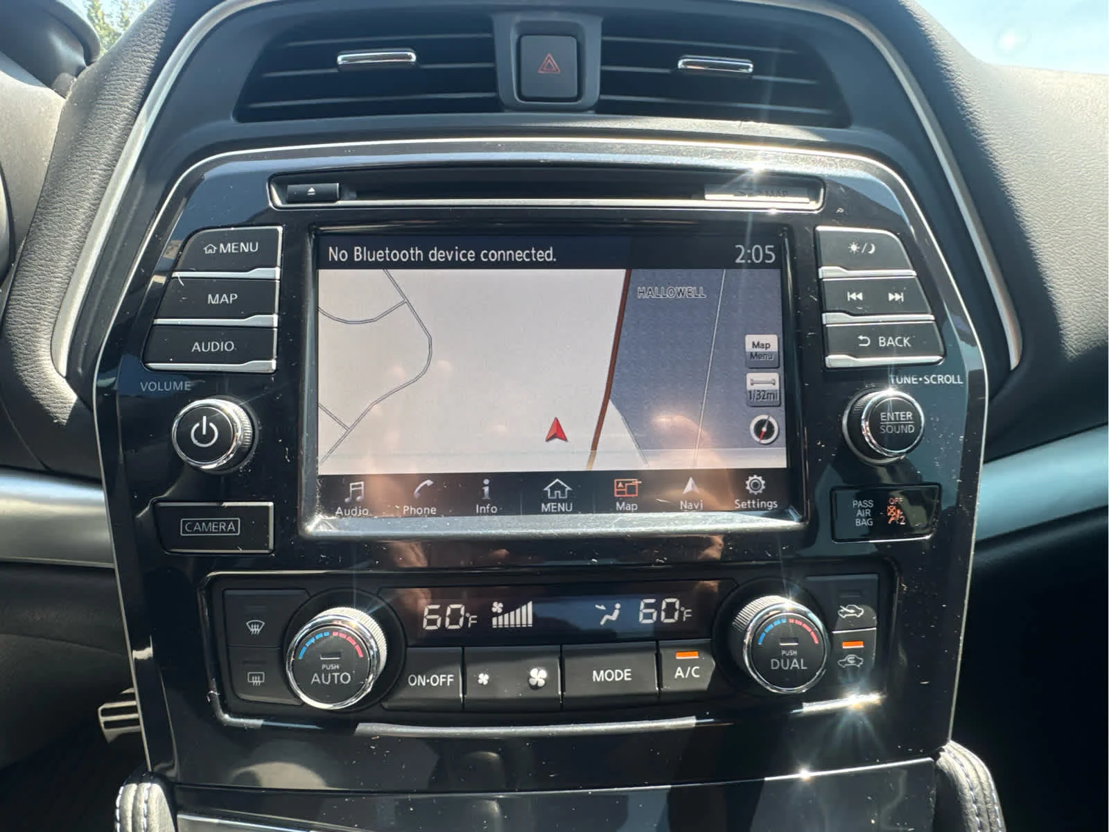Used 2017 Brilliant Silver Nissan SR image 18