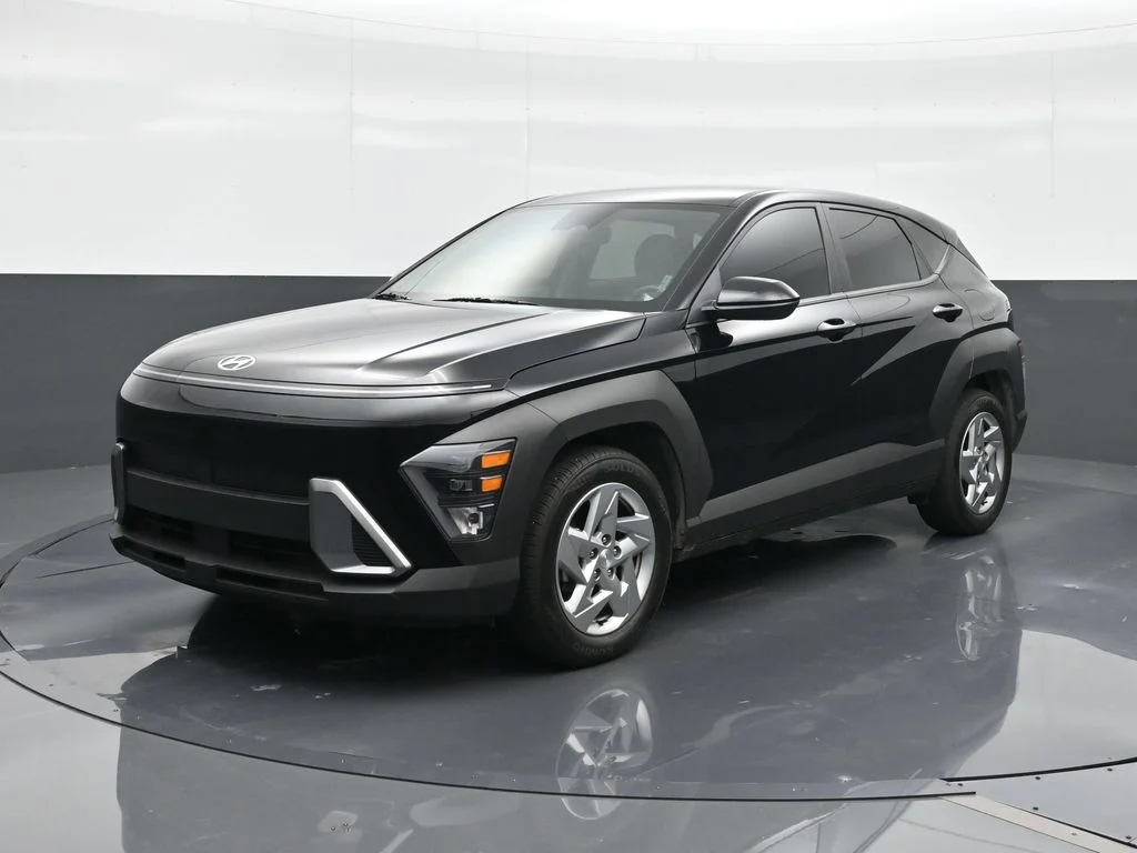 Used 2025 Black Hyundai SE image 1
