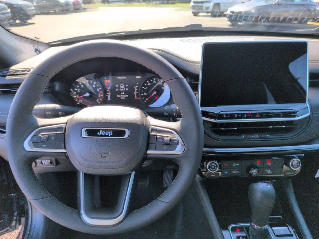 New 2026 Fathom Blue Pearl-Coat Exterior Paint Jeep Latitude image 27