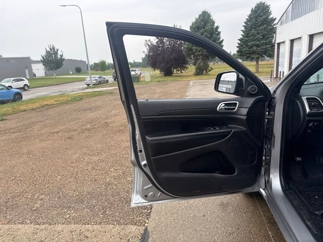 Used 2017 Silver Jeep Altitude image 17