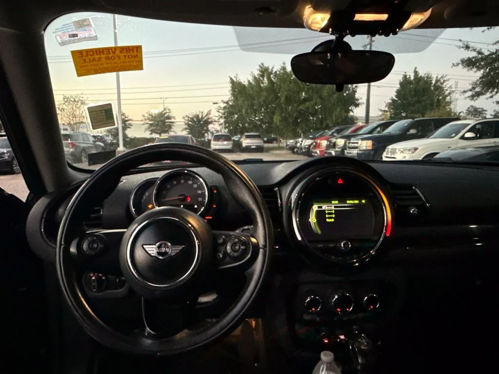 Used 2017 Red MINI Clubman image 11