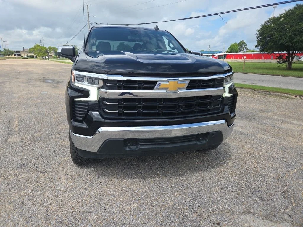 Used 2023 Black Chevrolet LT image 2
