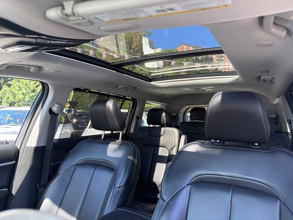 Used 2023 Gray Jeep Limited image 8
