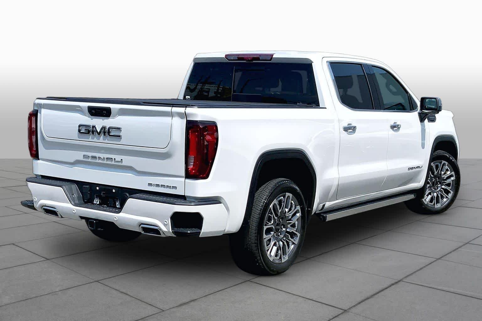 Used 2025 White Frost Tricoat GMC Denali Ultimate image 13