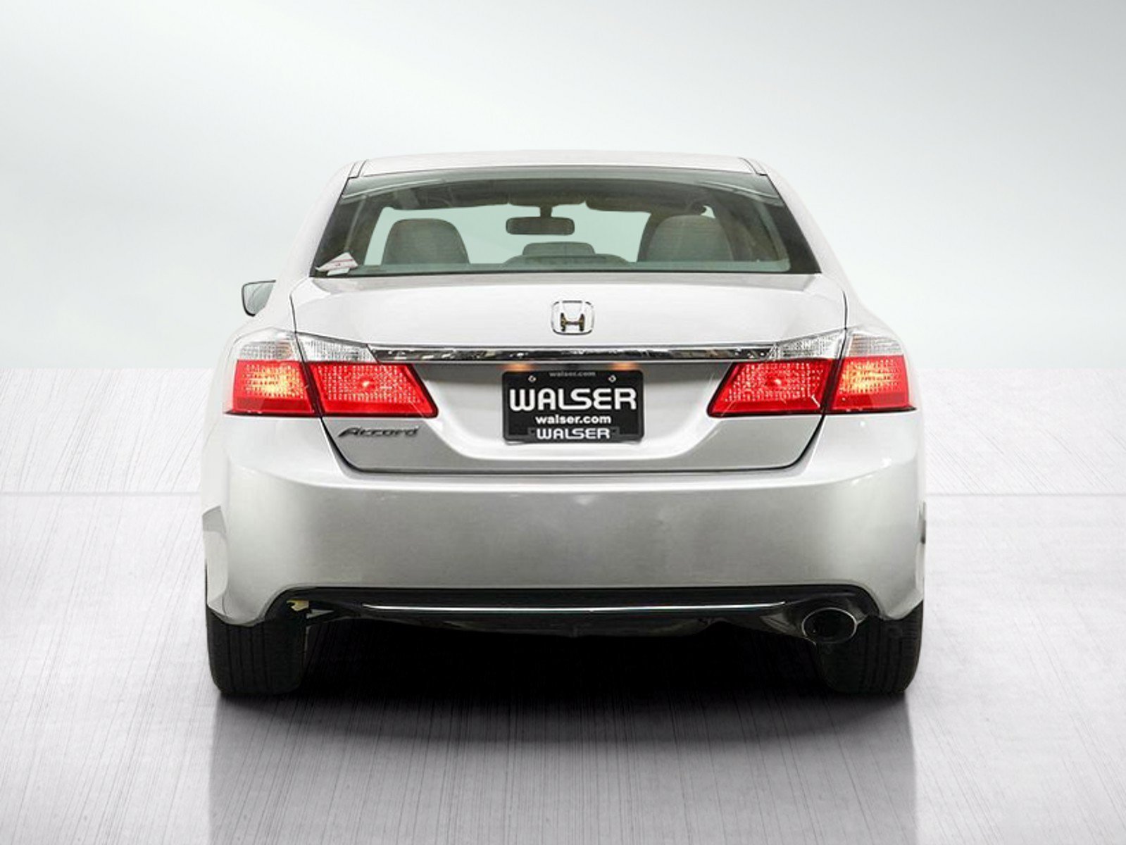 Used 2015 Alabaster Silver Metallic Honda LX image 4