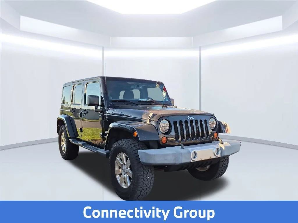 Used 2013  Jeep Sahara image 5