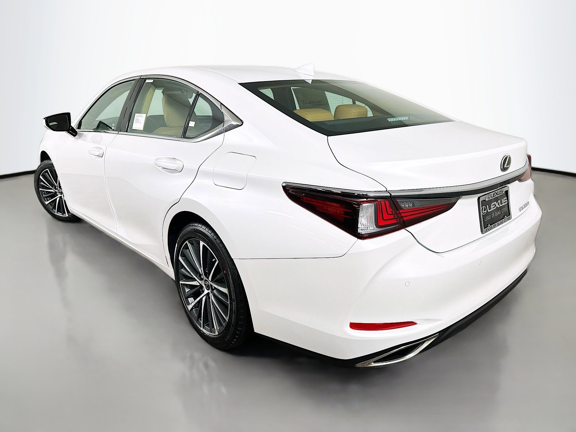 2025 Lexus ES 350 - Photo 6