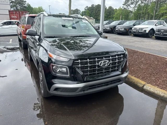 Used 2025 Onyx Black Hyundai SEL image 2