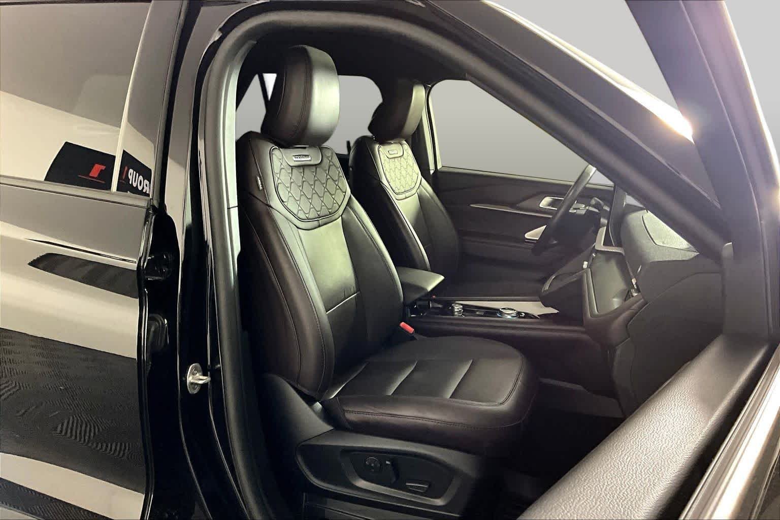 Used 2025 Agate Black Ford Platinum image 9