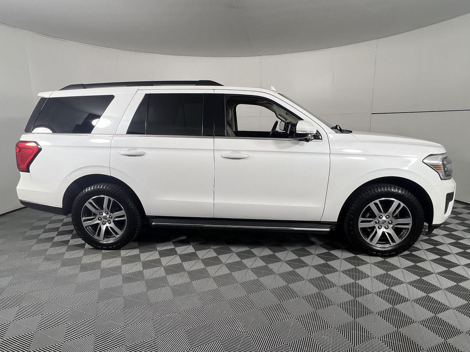 Used 2023 Star White Metallic Tri-Coat Ford XLT image 13