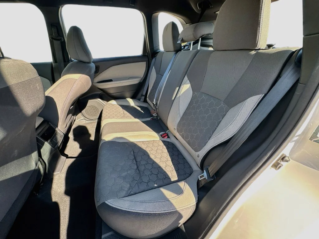 Used 2025 White Subaru Base image 28