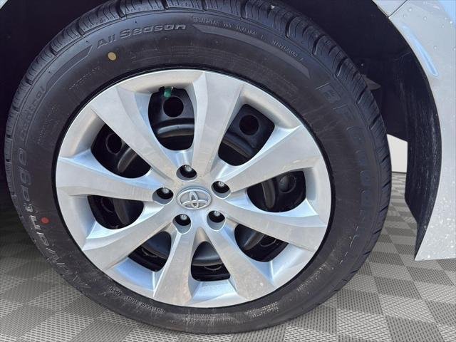 Certified Used 2021 CLASSIC SILVER MET Toyota  image 14