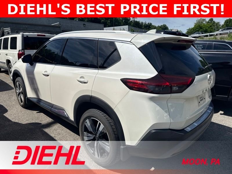 Used 2021 White Nissan SL image 4