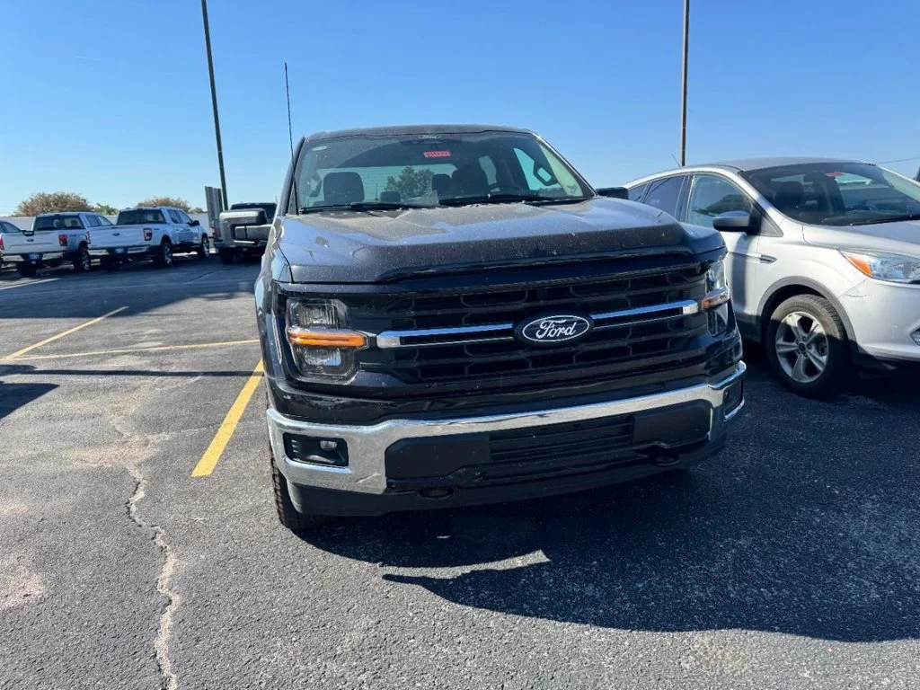 Used 2025 Agate Black Metallic Ford XLT image 4