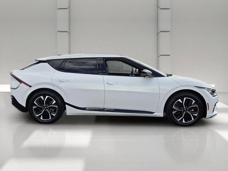 Used 2023 Snow White Pearl KIA GT-Line RWD image 6