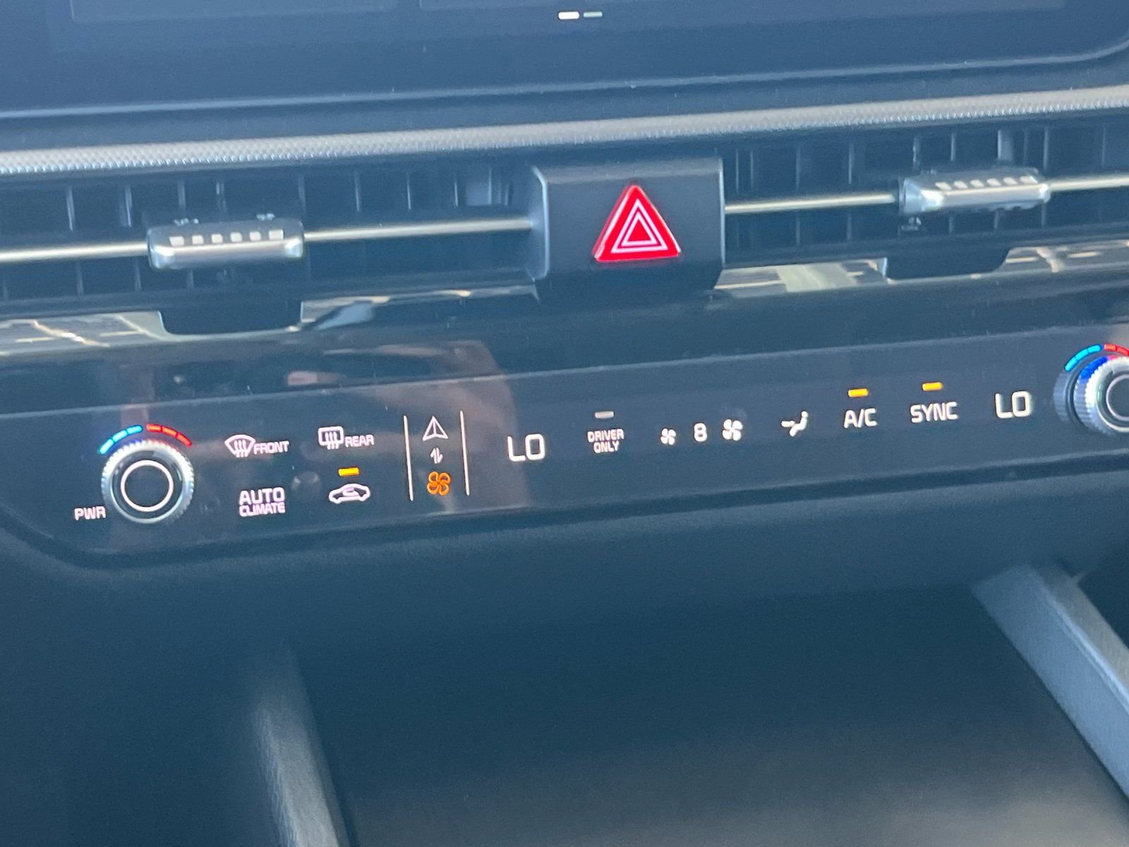 New 2026 Snow White Pearl Kia S image 22