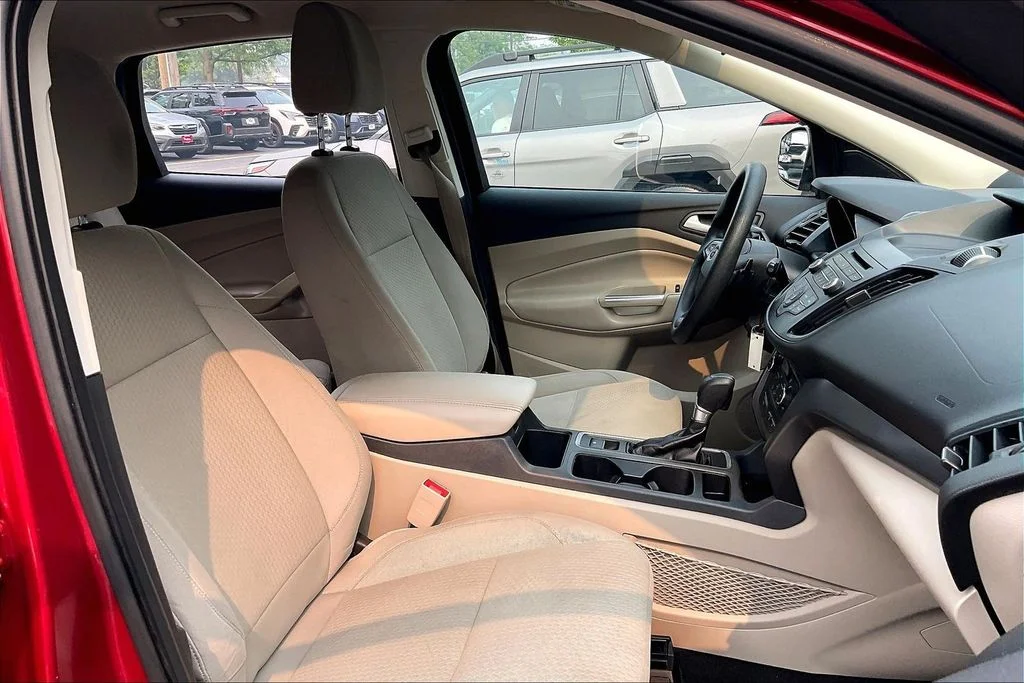 Used 2017 Red Ford SE image 7