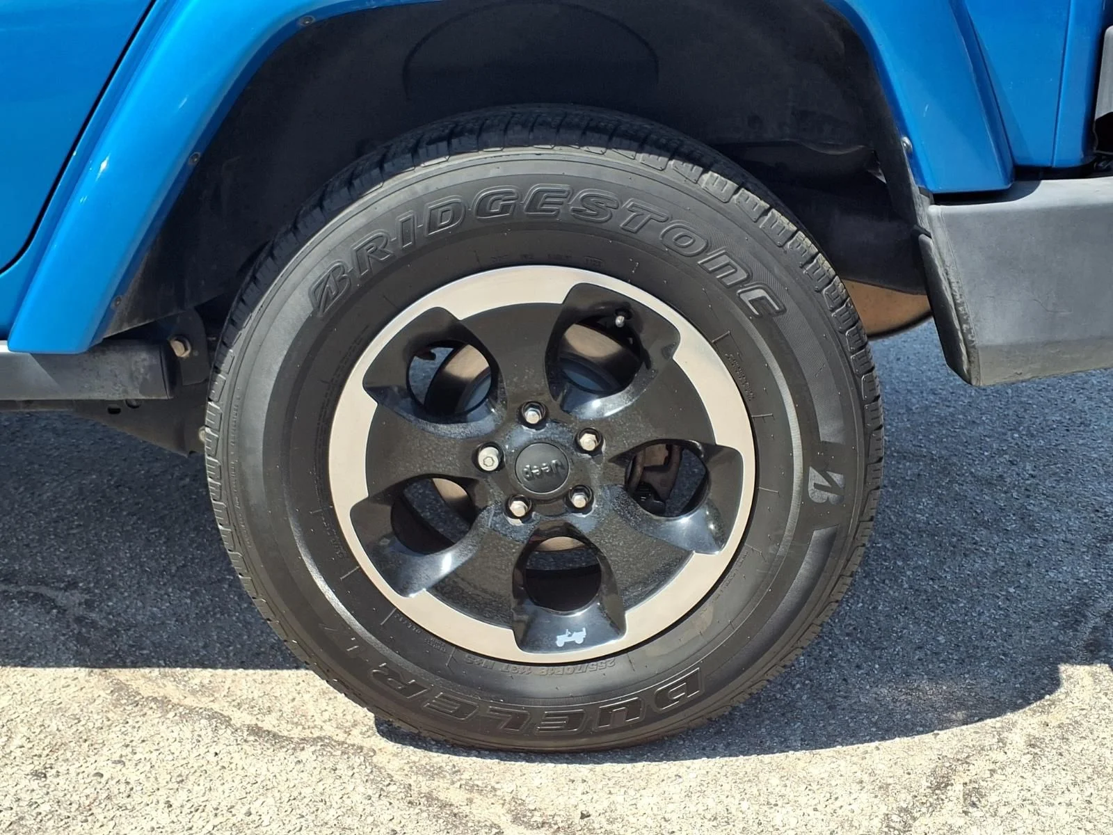 Used 2014 Blue Jeep Unlimited Sahara image 4