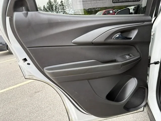 Used 2024 Iridescent Pearl Tricoat Chevrolet ACTIV image 21
