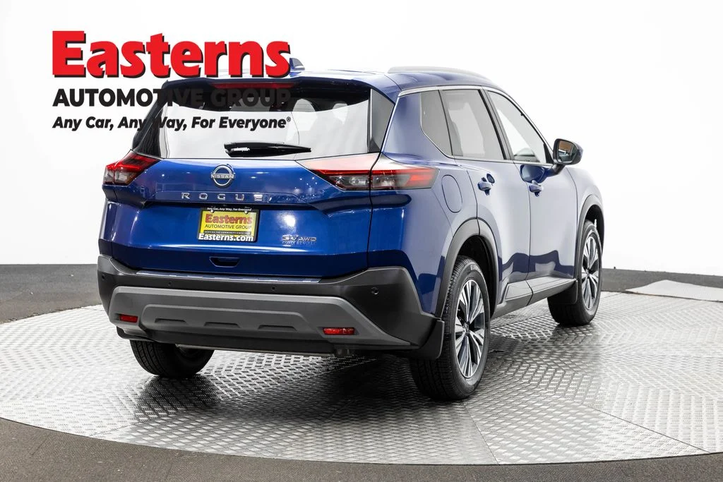 Used 2023 Blue Nissan SV image 5