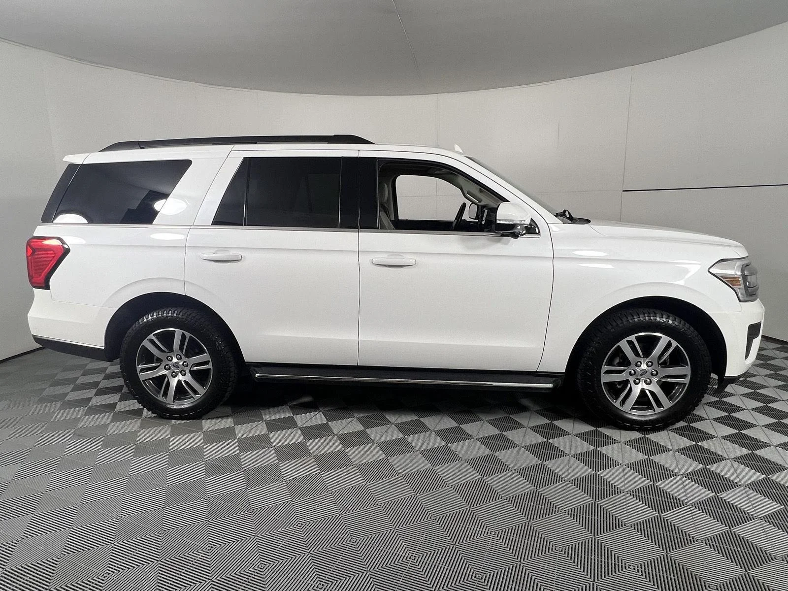 Used 2023 Star White Metallic Tri-Coat Ford XLT image 13