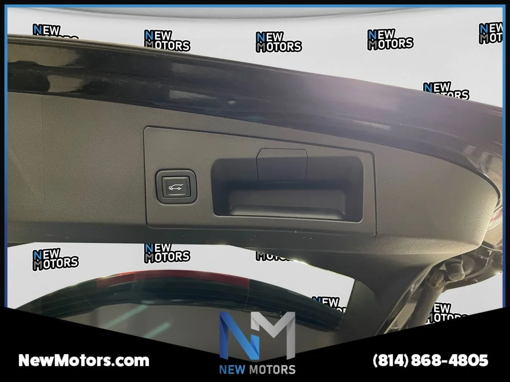 Used 2022 Black Metallic Cadillac Sport image 17