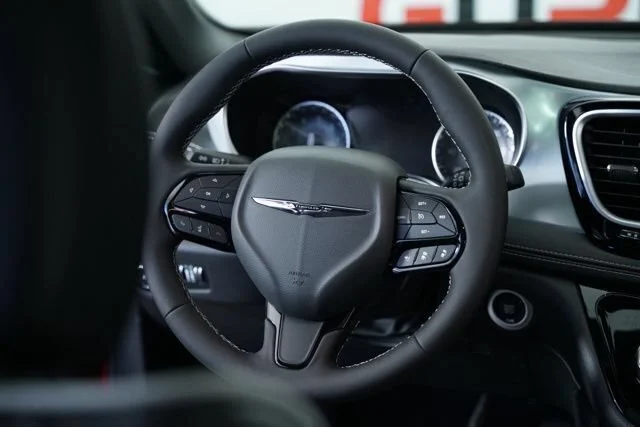 2026 Chrysler Pacifica Limited - Photo 6
