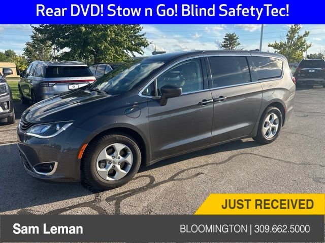 2018 Chrysler Pacifica Hybrid Touring Plus's photo