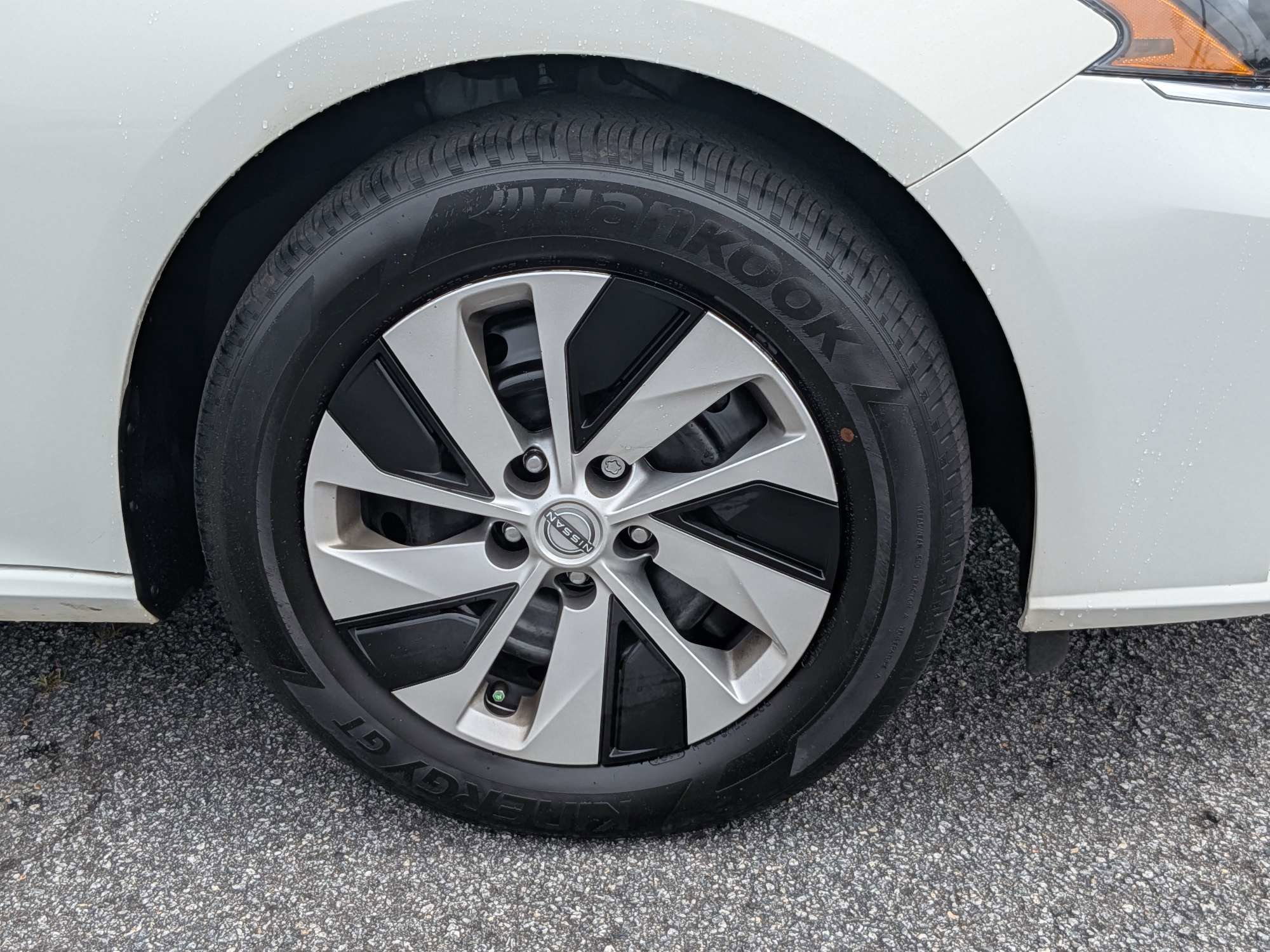 Certified Used 2025 White Nissan 2.5 S image 9