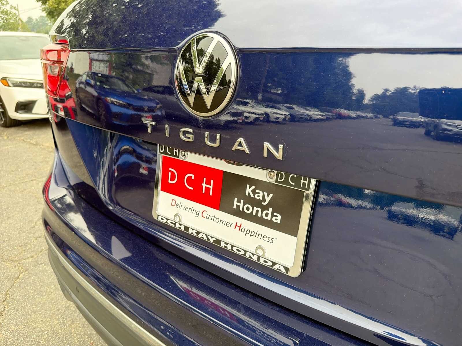 Used 2022 Atlantic Blue Metallic Volkswagen SE image 18