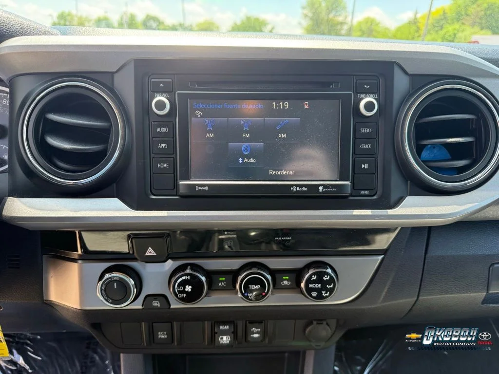 Used 2018 Silver Toyota SR5 image 10