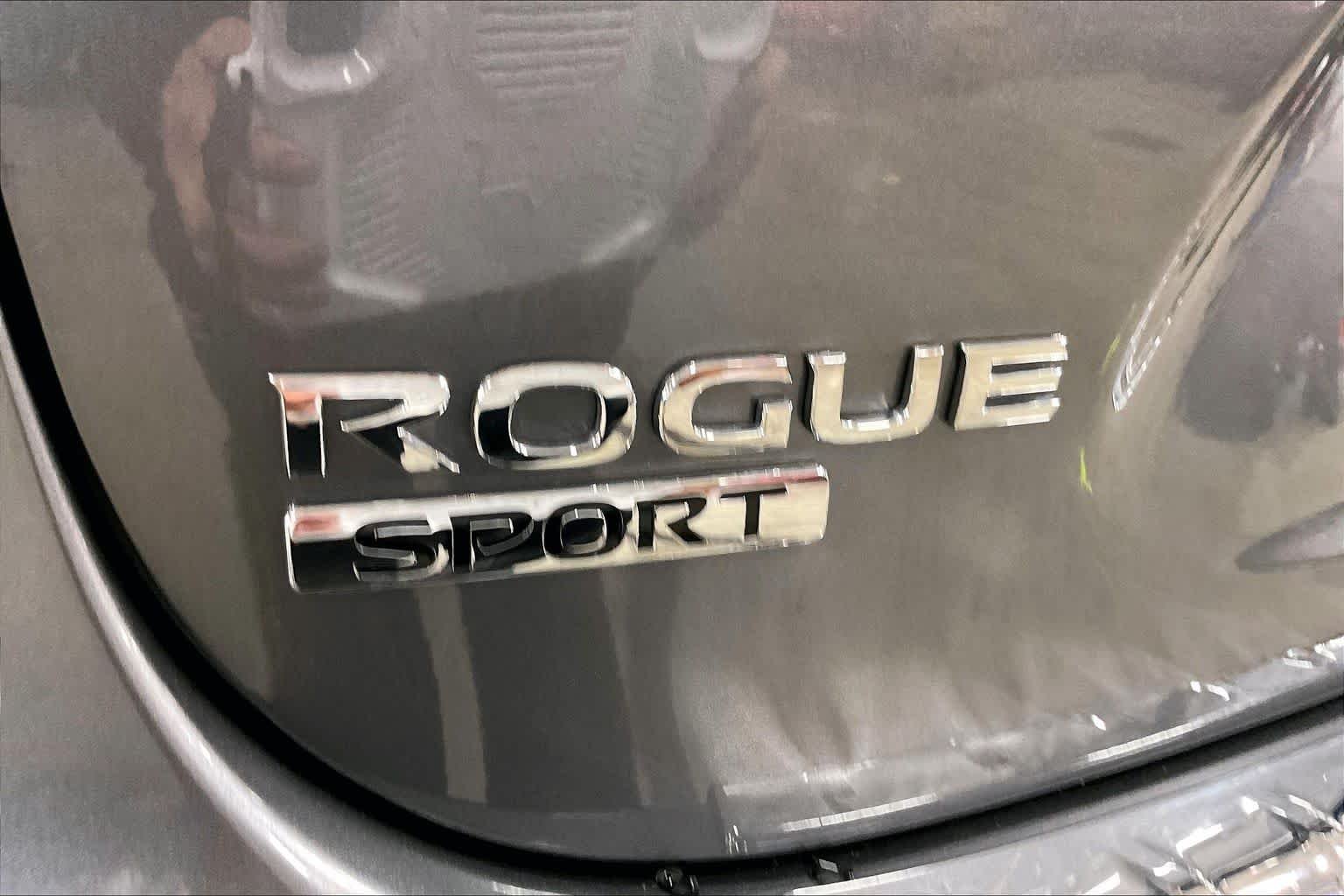 Used 2022 Gun Metallic Nissan SL image 30