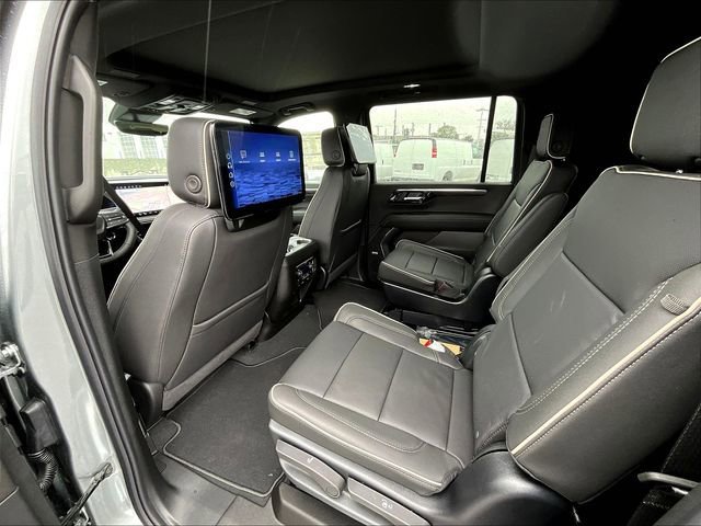 2025 Chevrolet Suburban Premier - Photo 13