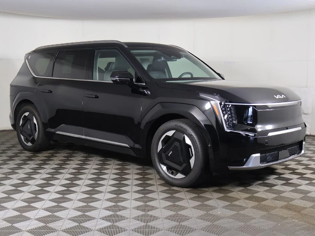 Used 2024 Kia EV9 Land with VIN KNDADFS57R6025024 for sale in Bedford, OH