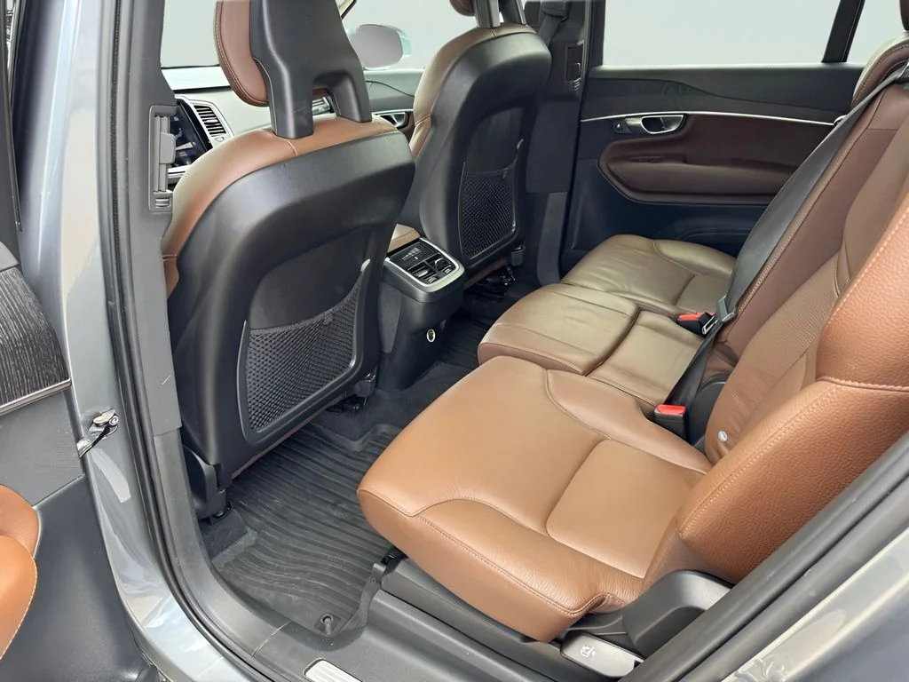Used 2020 Gray Volvo T6 Momentum image 17