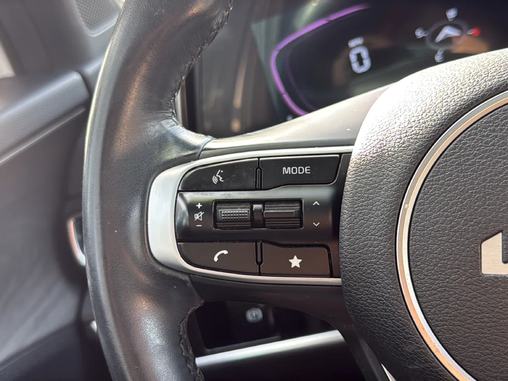 Used 2025 White Kia X-Line image 44