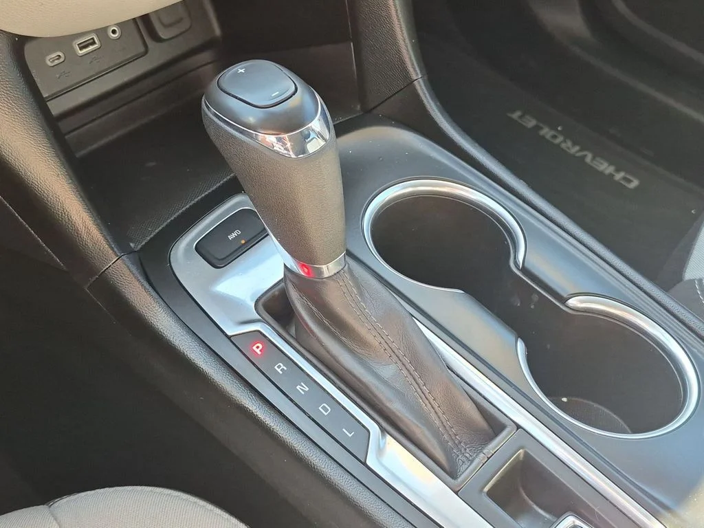 Used 2020 Pacific Blue Metallic Chevrolet LT image 12