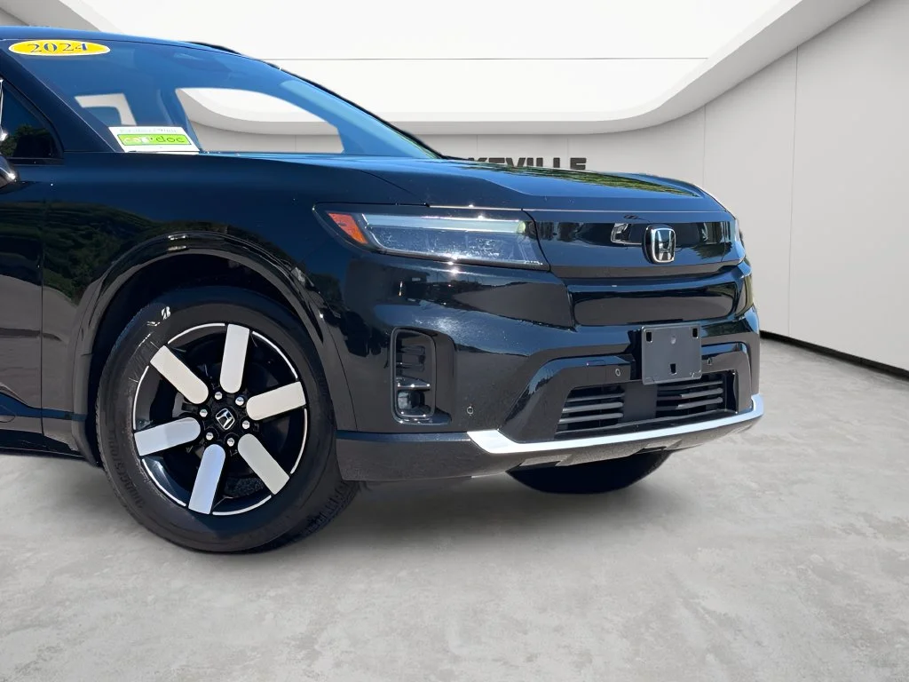 Used 2024 Raven Black Honda Touring image 3