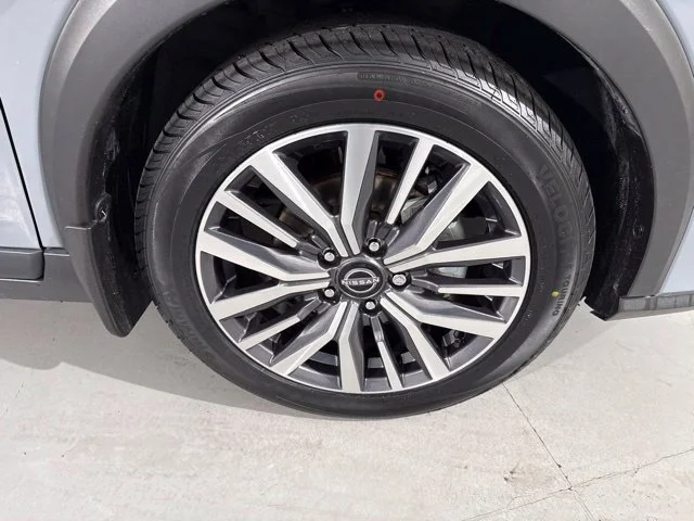 Used 2023 Gray Nissan SV image 13