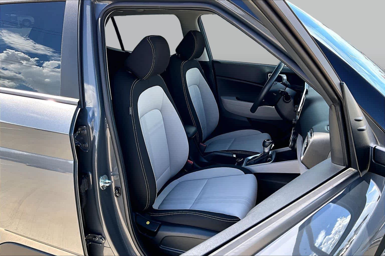 2025 Hyundai Venue SEL - Photo 9
