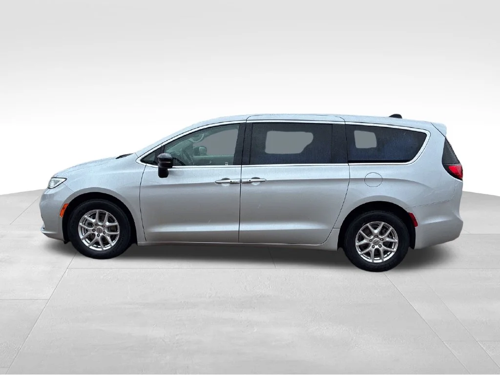 Used 2024 Silver Chrysler Touring L image 2