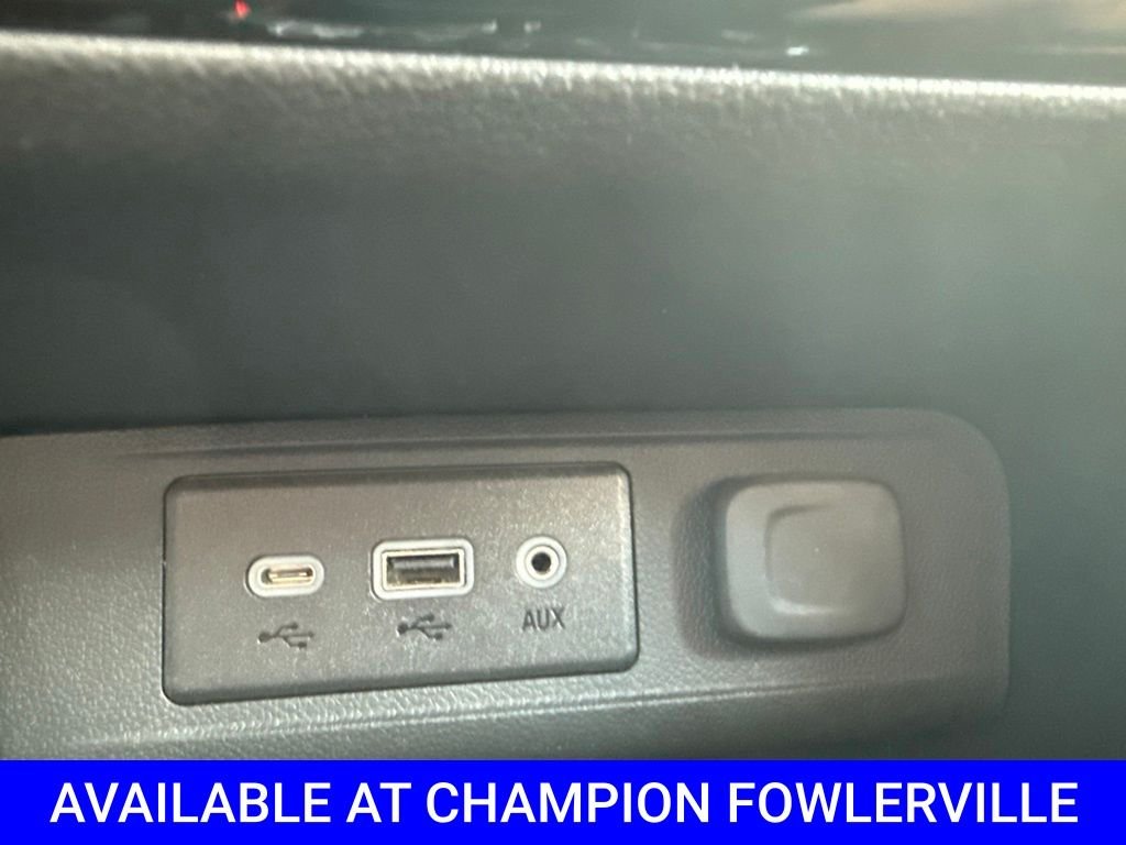 Used 2023 Black Buick Select image 29