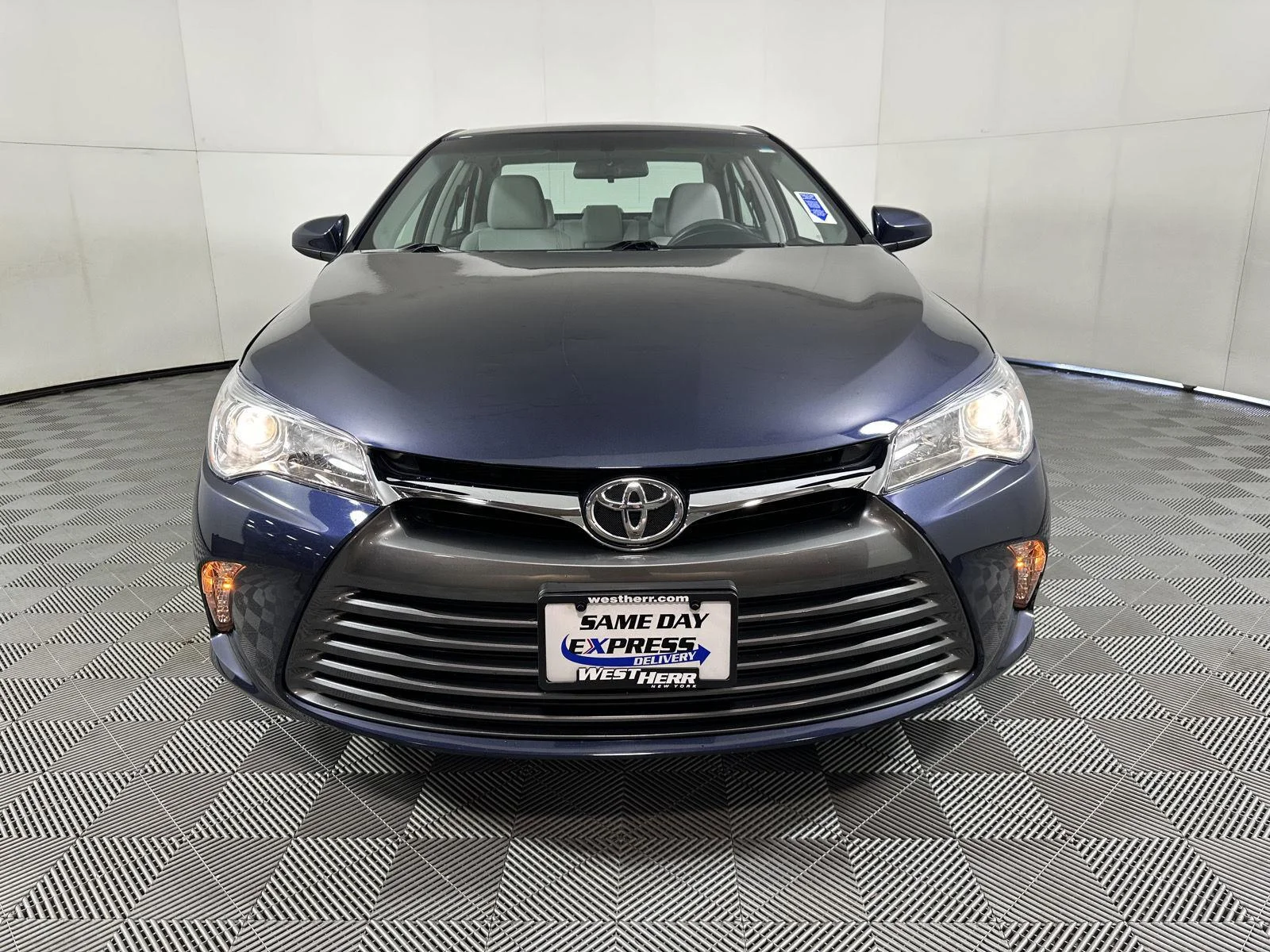 Used 2017 Parisian Night Pearl Toyota SE image 17