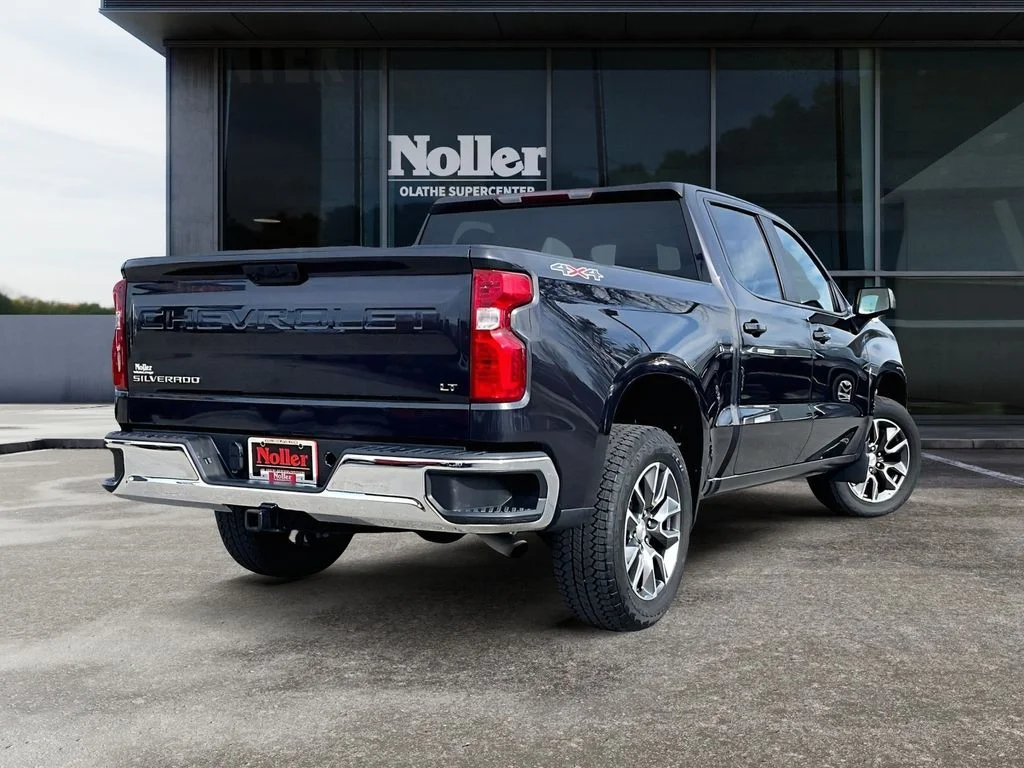 Used 2024 Chevrolet Silverado 1500 LT with VIN 3GCPDKEK4RG162327 for sale in Kansas City