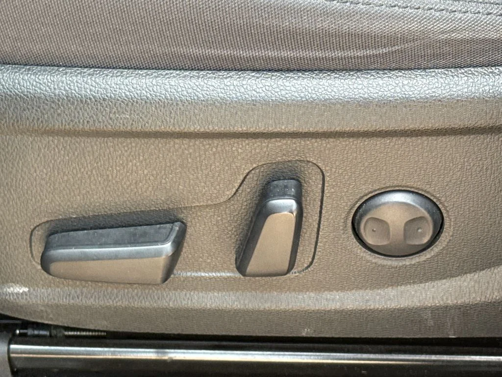 Used 2023 Black Hyundai SEL image 19