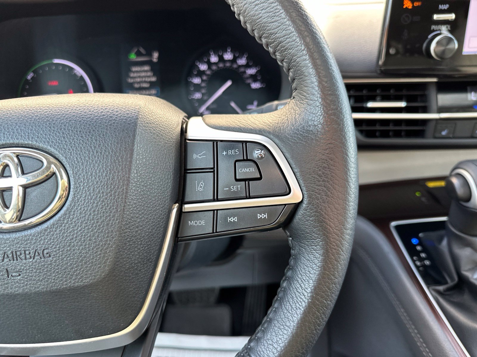 Used 2022 Beige Toyota XLE image 58