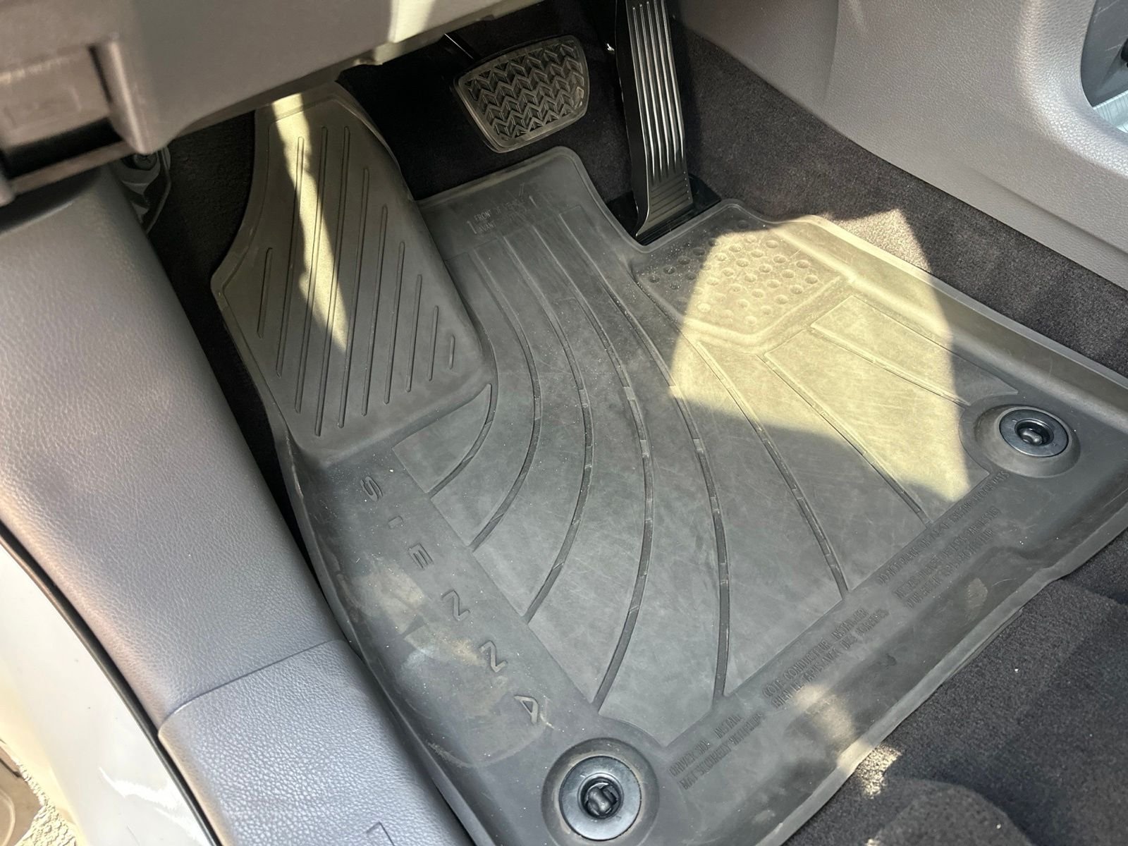 Used 2022 Beige Toyota XLE image 18