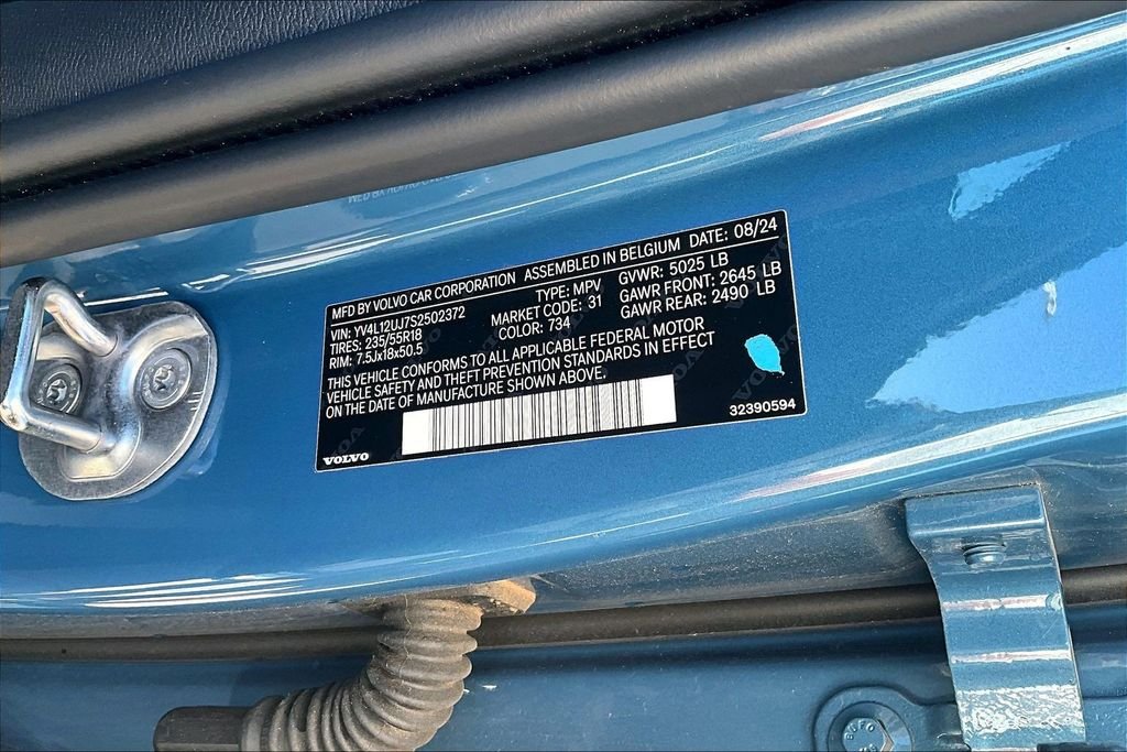 Used 2025 Blue Volvo B5 Core image 32